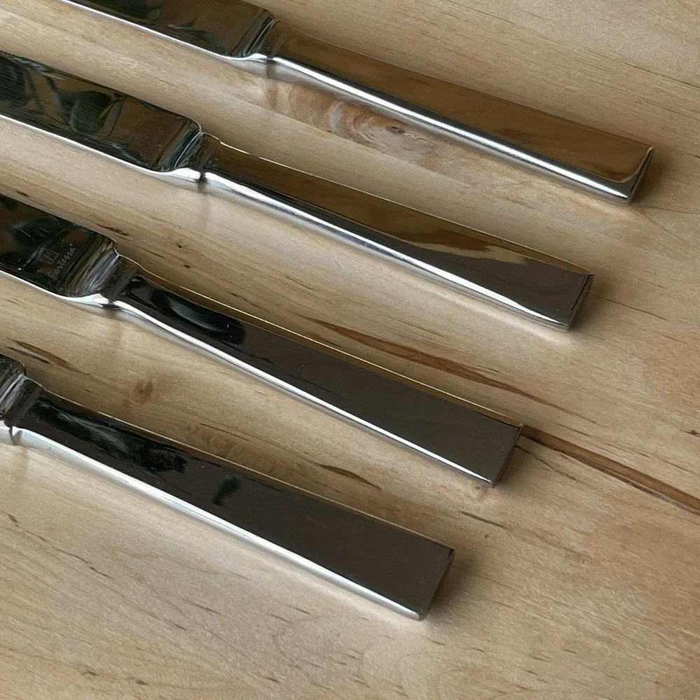 Lot 4 Fortessa SCALINI Table Knives Stainless Flatware Stamped Front Logo 8.25